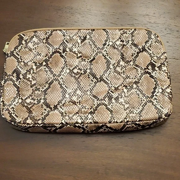 STEVE MADDEN faux reptile skin bag. - Picture 2 of 7